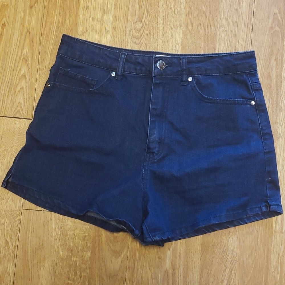 F21 dark wash high-waisted jean shorts size 27